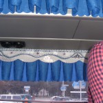 Der Bus von innnen, der uns durch Krasnodar und Orlonok gefahren hat. Potr, der Busfahrer, hatte extra diese Vorhänge anfertigen lassen.